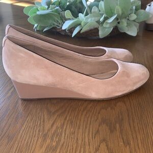 Clark’s Ultimate Comfort Collection Beige Wedge Heel Shoes Size 10